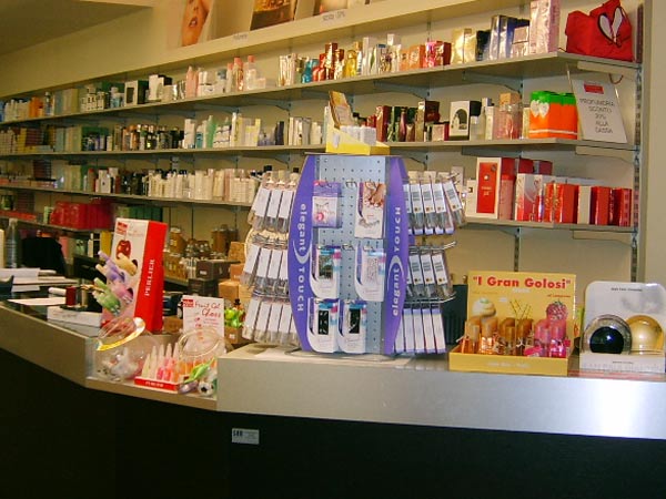 Come-allestire-negozi-cosmetica-como