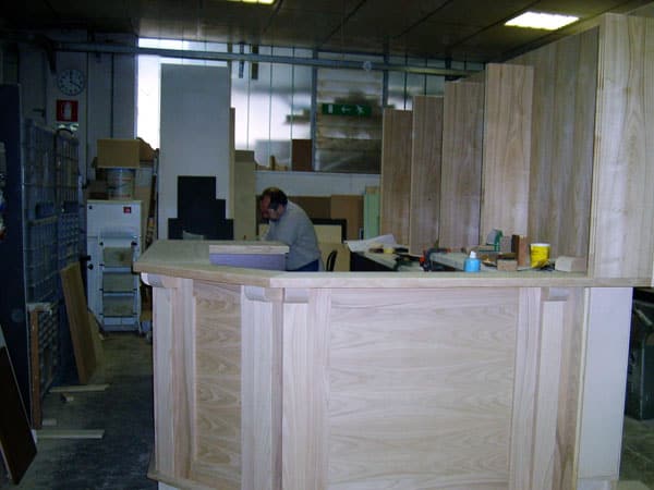 assistenza-scaffali-farmacie-como