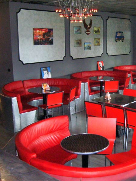 lounge-bar-luminoso-elegante-como