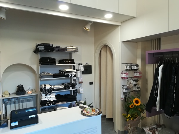 allestimento-scaffali-como allestimento-scaffali-como